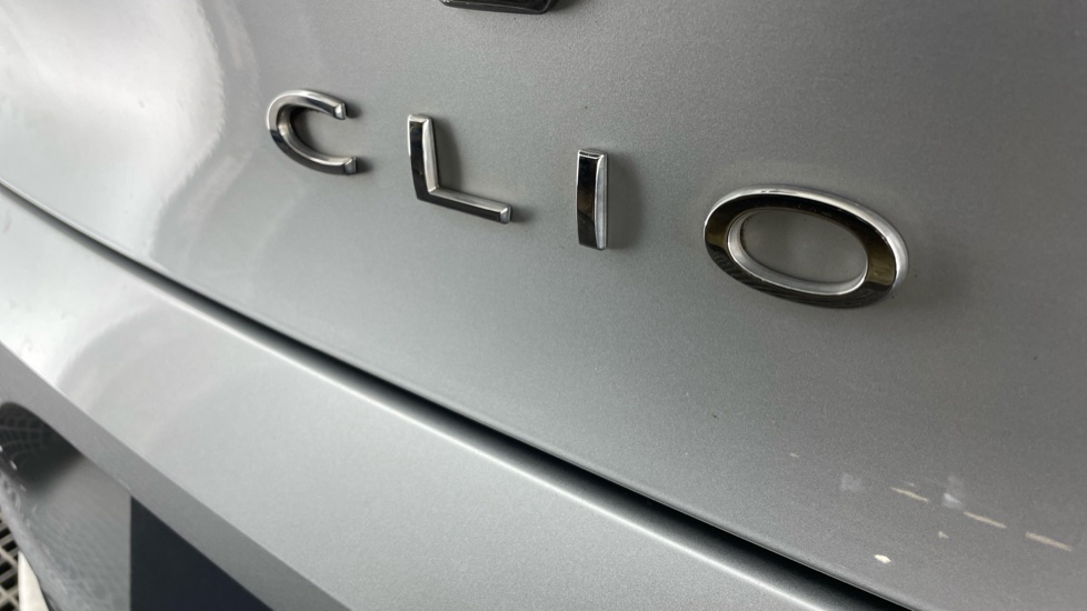 Renault Clio 1.0 TCe 100 Iconic 5dr Petrol Hatchback - Image 38