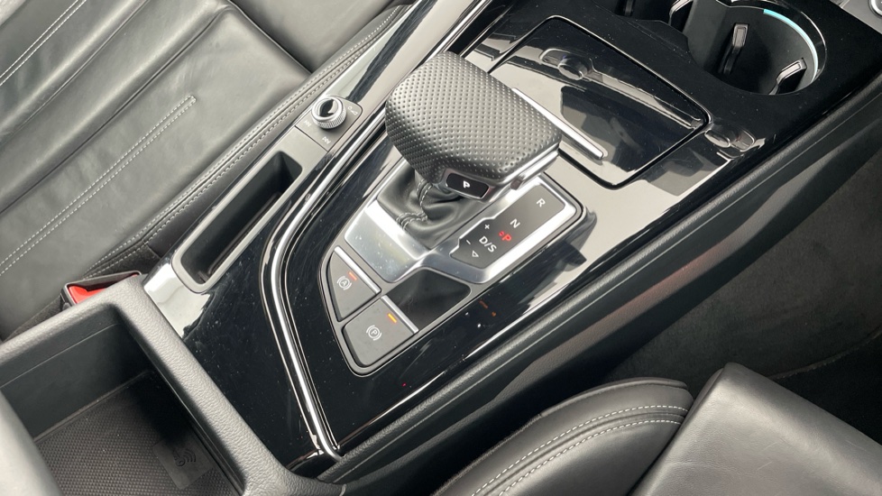 Audi A4 35 TFSI Black Edition 4dr S Tronic Petrol Saloon - Image 10