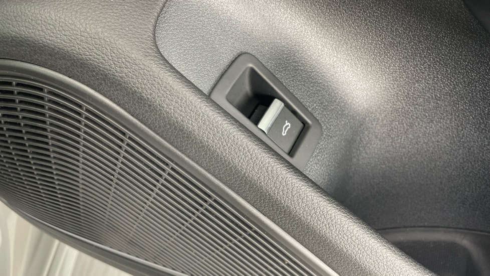 Audi A4 35 TFSI Black Edition 4dr S Tronic Petrol Saloon - Image 47