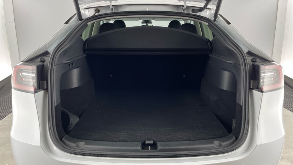 Tesla Model Y Long Range AWD 5dr Auto Electric Hatchback - Image 13
