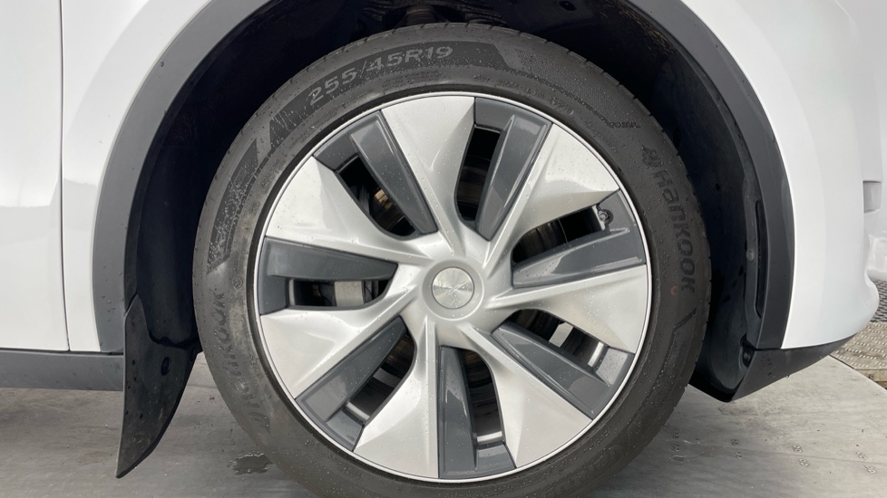 Tesla Model Y Long Range AWD 5dr Auto Electric Hatchback - Image 14
