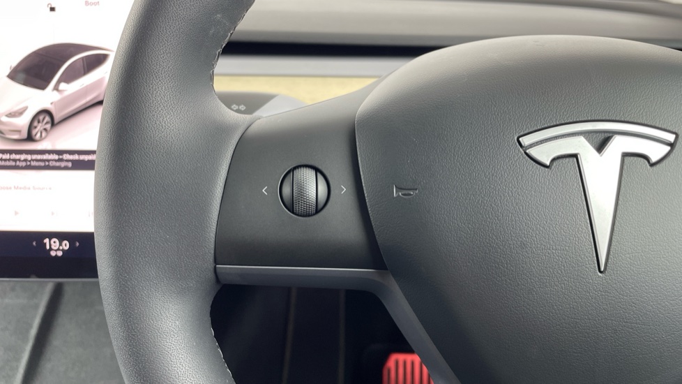 Tesla Model Y Long Range AWD 5dr Auto Electric Hatchback - Image 17