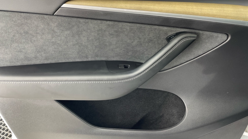 Tesla Model Y Long Range AWD 5dr Auto Electric Hatchback - Image 27