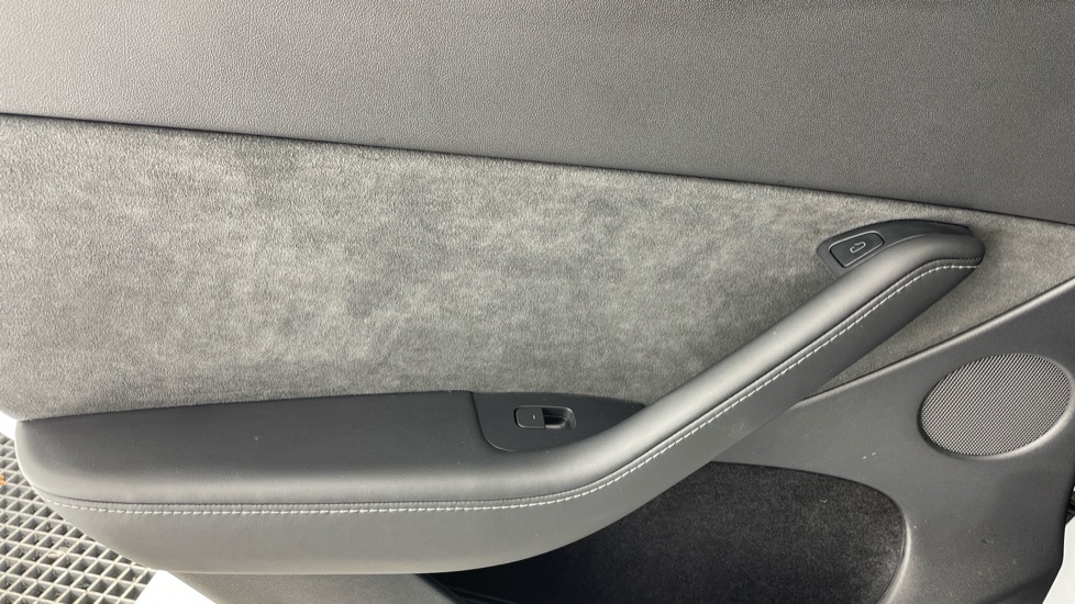 Tesla Model Y Long Range AWD 5dr Auto Electric Hatchback - Image 30