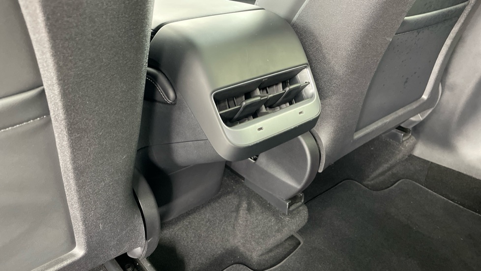 Tesla Model Y Long Range AWD 5dr Auto Electric Hatchback - Image 32