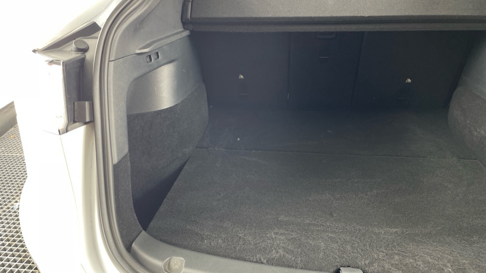 Tesla Model Y Long Range AWD 5dr Auto Electric Hatchback - Image 37
