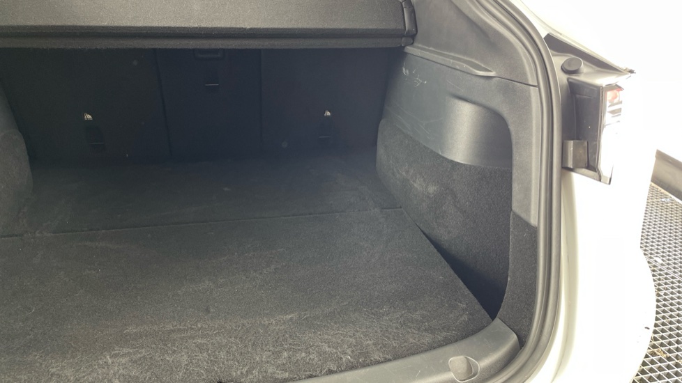 Tesla Model Y Long Range AWD 5dr Auto Electric Hatchback - Image 38