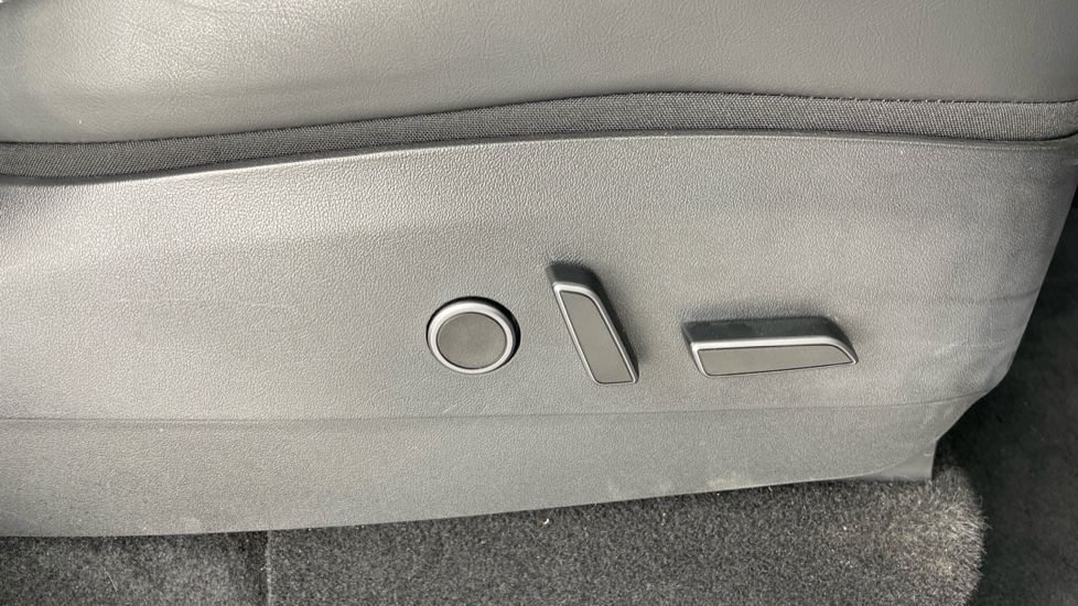 Tesla Model Y Long Range AWD 5dr Auto Electric Hatchback - Image 51