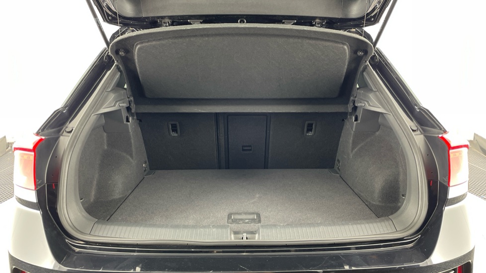 Volkswagen T-Roc 1.5 TSI R-Line 5dr DSG Petrol Hatchback - Image 13
