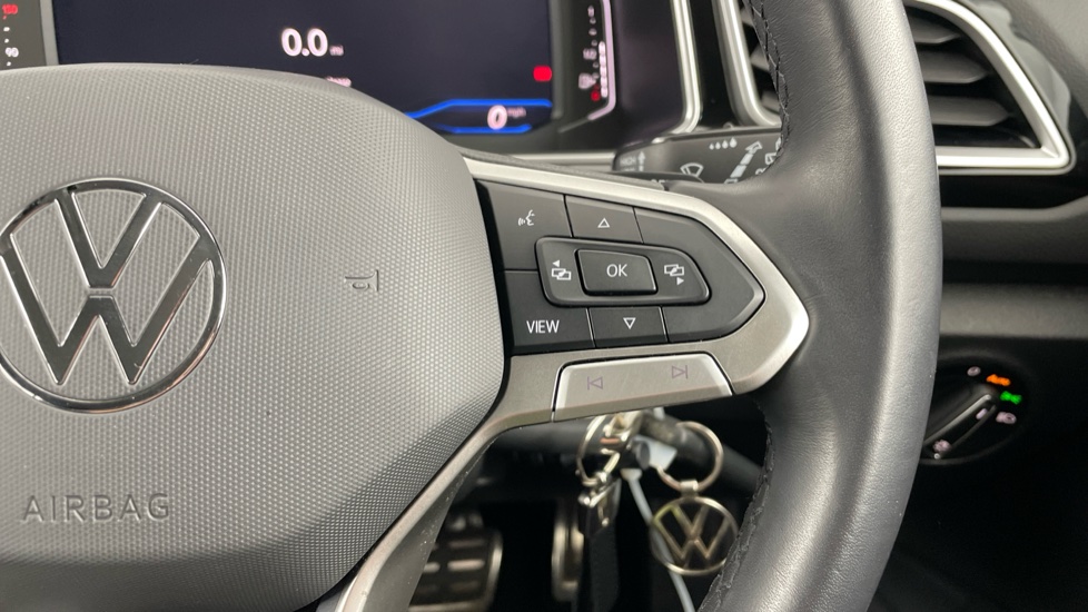 Volkswagen T-Roc 1.5 TSI R-Line 5dr DSG Petrol Hatchback - Image 18