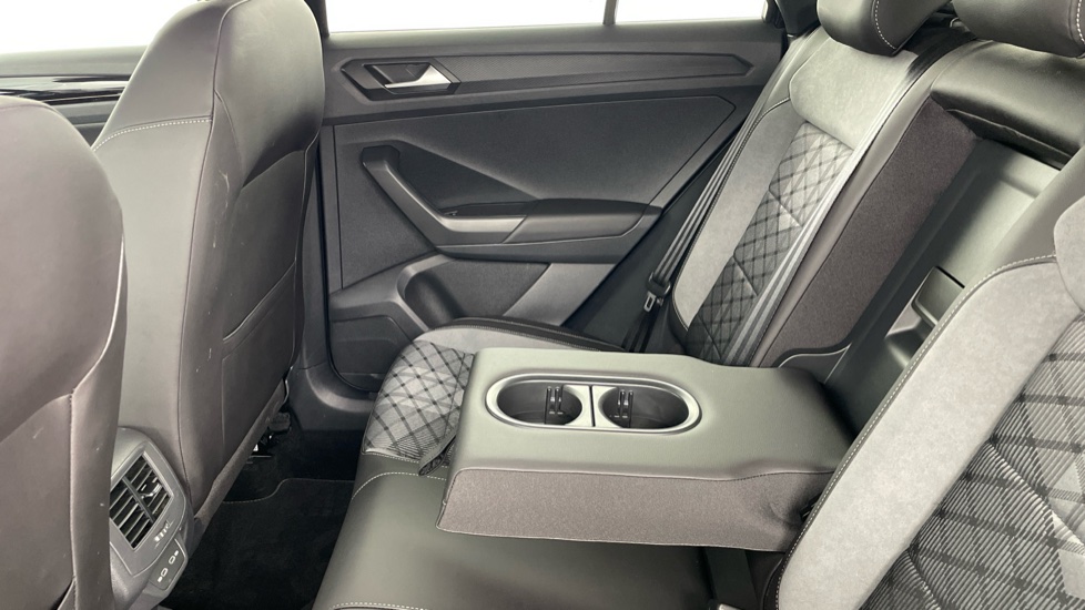 Volkswagen T-Roc 1.5 TSI R-Line 5dr DSG Petrol Hatchback - Image 36
