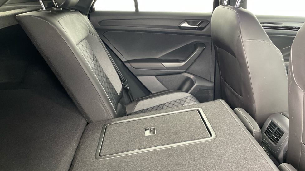 Volkswagen T-Roc 1.5 TSI R-Line 5dr DSG Petrol Hatchback - Image 48