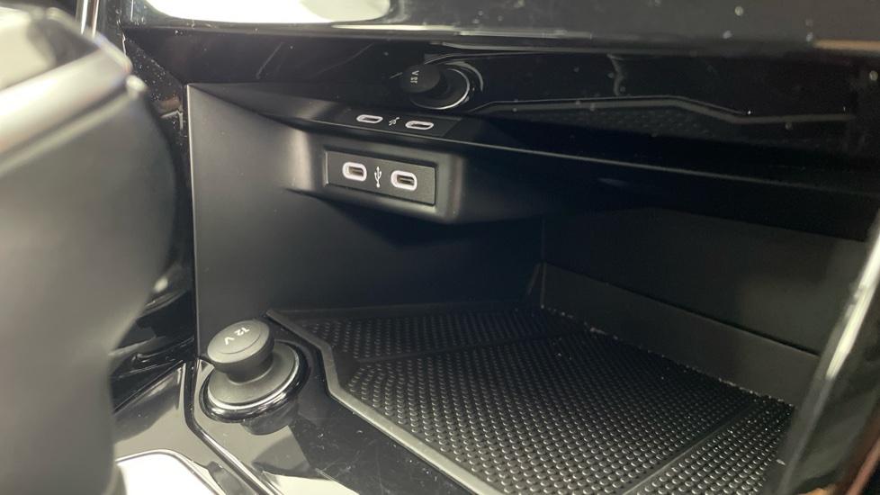 Volkswagen T-Roc 1.5 TSI R-Line 5dr DSG Petrol Hatchback - Image 56