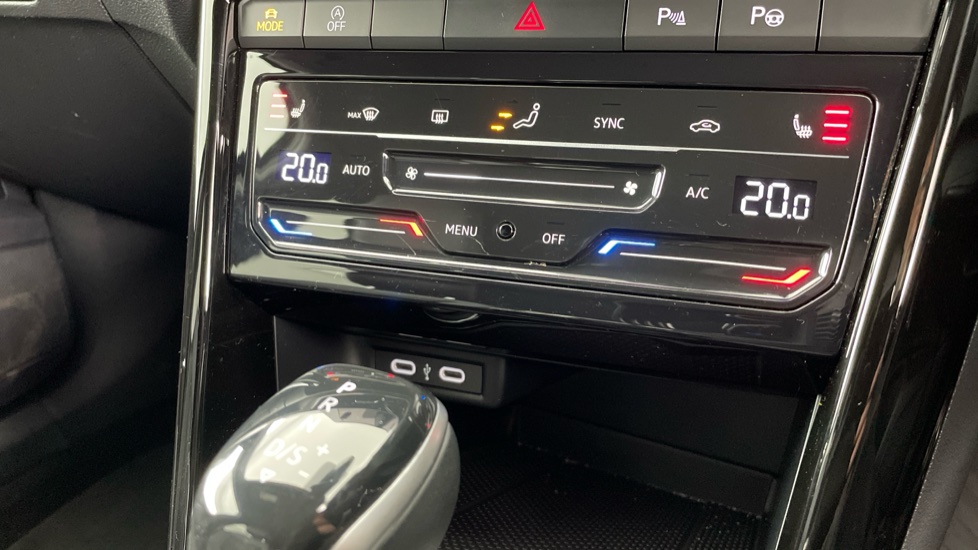 Volkswagen T-Roc 1.5 TSI R-Line 5dr DSG Petrol Hatchback - Image 66