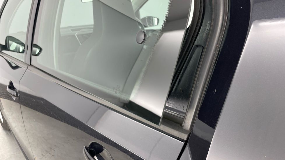 Volkswagen Up 1.0 Move Up 5dr Petrol Hatchback - Image 28