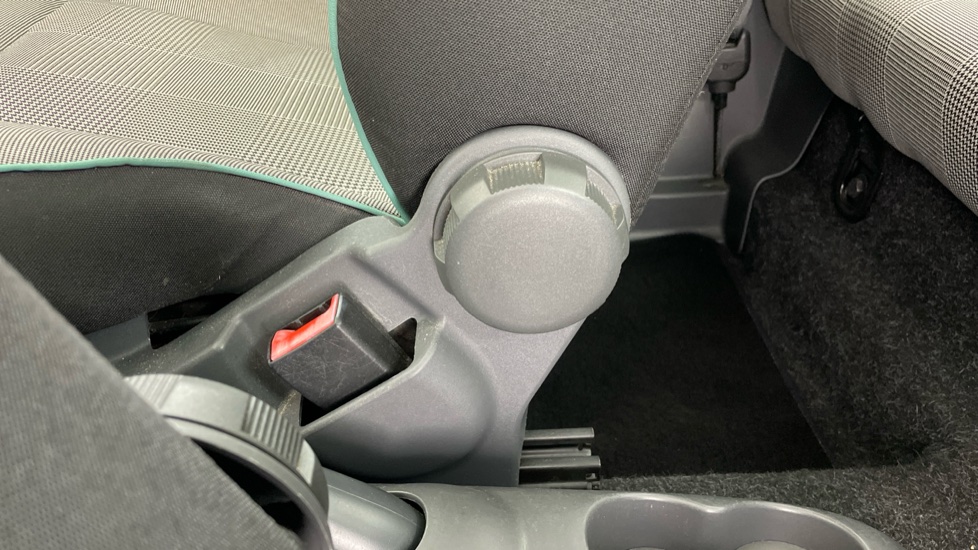 Fiat 500 1.2 Lounge 3dr [Start Stop] Petrol Hatchback - Image 32