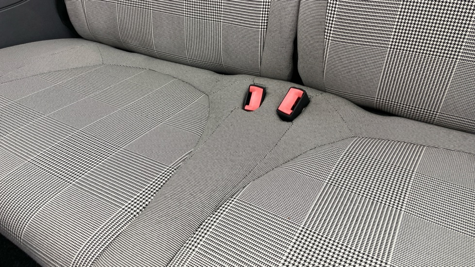 Fiat 500 1.2 Lounge 3dr [Start Stop] Petrol Hatchback - Image 33