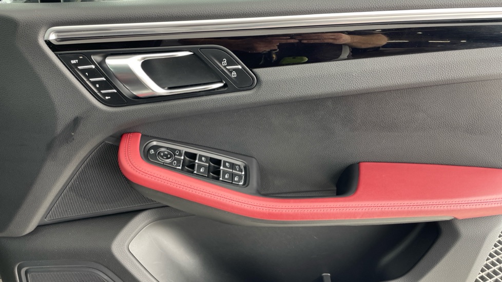 Porsche Macan S 5dr PDK Petrol Estate - Image 44