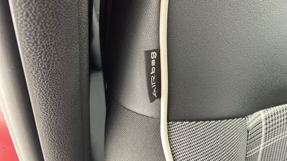 Fiat 500 1.2 Lounge 3dr Petrol Hatchback - Image 39
