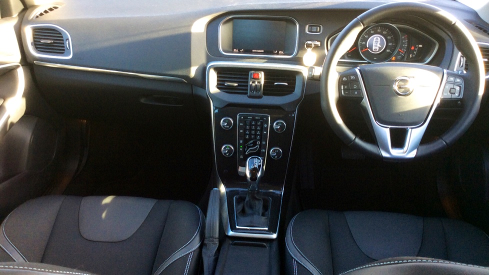Volvo V40 T2 Momentum Nav Plus Auto Rear Park Camera Navigation