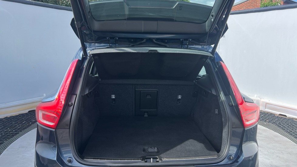 Volvo XC40 1.5 T3 [163] Inscription 5dr Geartronic Petrol Estate - Image 4