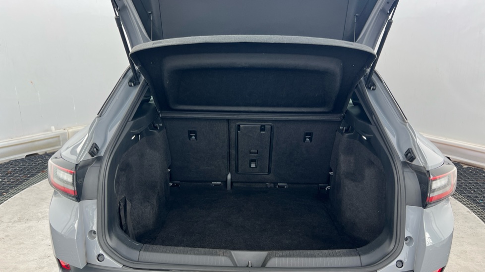 Volkswagen ID.4 125kW Life Pure Perform 52kWh 5dr Auto[110kW Ch] Electric Estate - Image 4