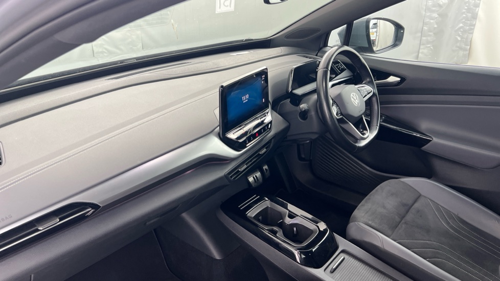 Volkswagen ID.4 125kW Life Pure Perform 52kWh 5dr Auto[110kW Ch] Electric Estate - Image 9