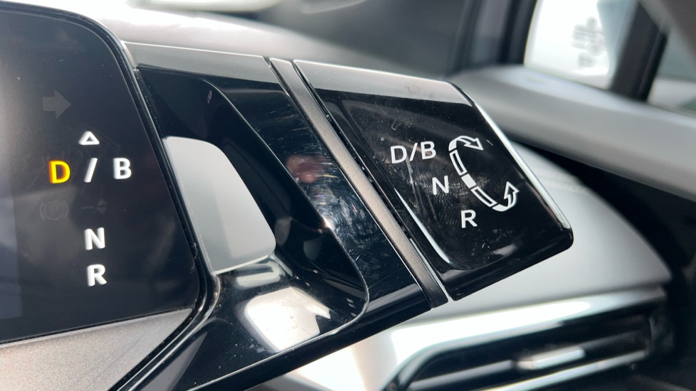 Volkswagen ID.4 125kW Life Pure Perform 52kWh 5dr Auto[110kW Ch] Electric Estate - Image 13