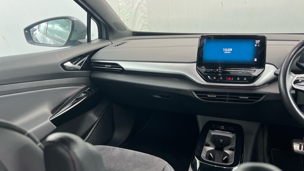 Volkswagen ID.4 125kW Life Pure Perform 52kWh 5dr Auto[110kW Ch] Electric Estate - Image 14