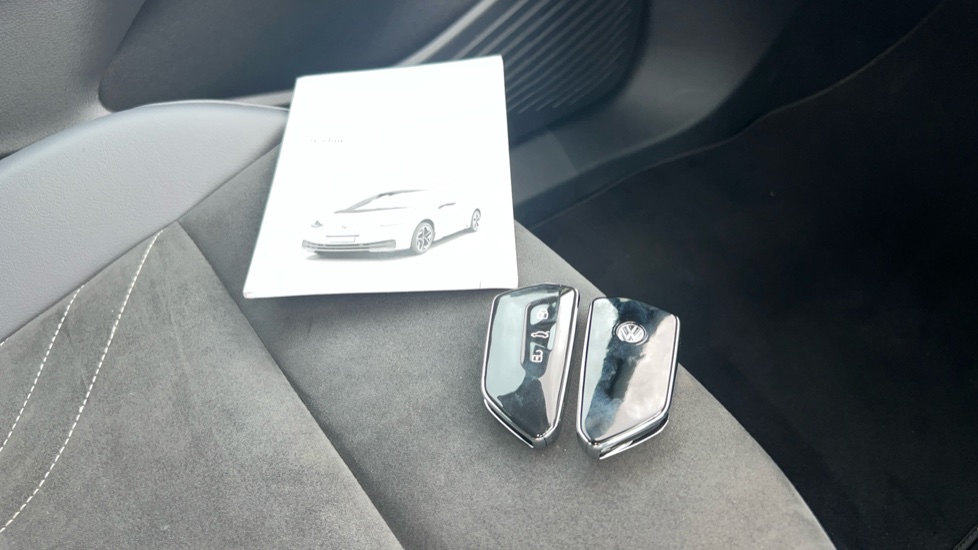 Volkswagen ID.4 125kW Life Pure Perform 52kWh 5dr Auto[110kW Ch] Electric Estate - Image 19