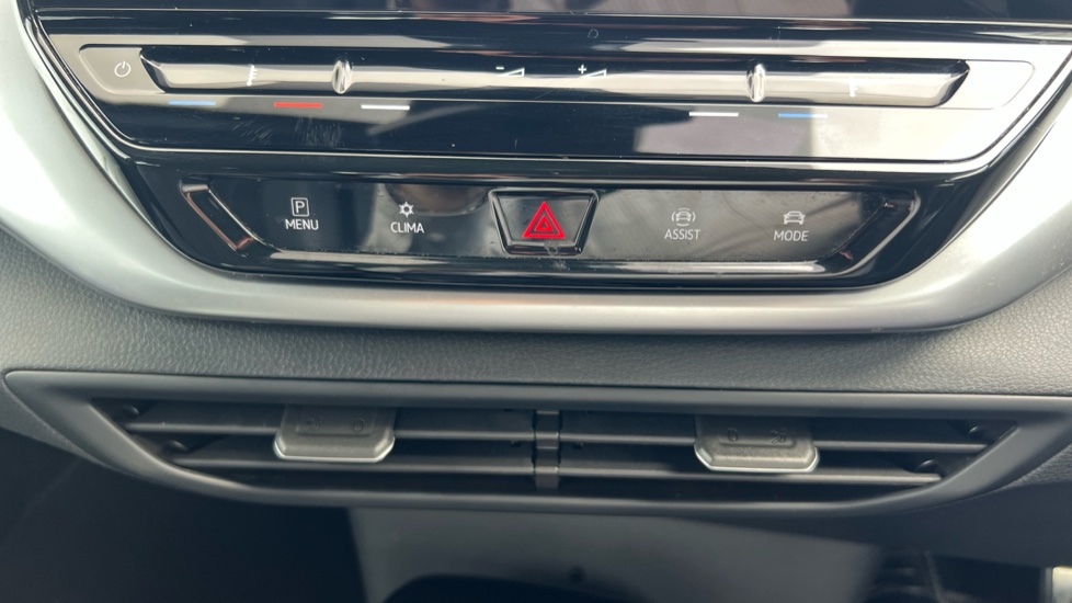 Volkswagen ID.4 125kW Life Pure Perform 52kWh 5dr Auto[110kW Ch] Electric Estate - Image 28