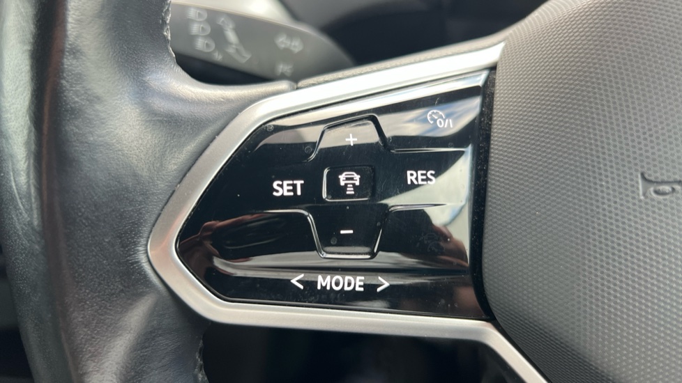 Volkswagen ID.4 125kW Life Pure Perform 52kWh 5dr Auto[110kW Ch] Electric Estate - Image 33