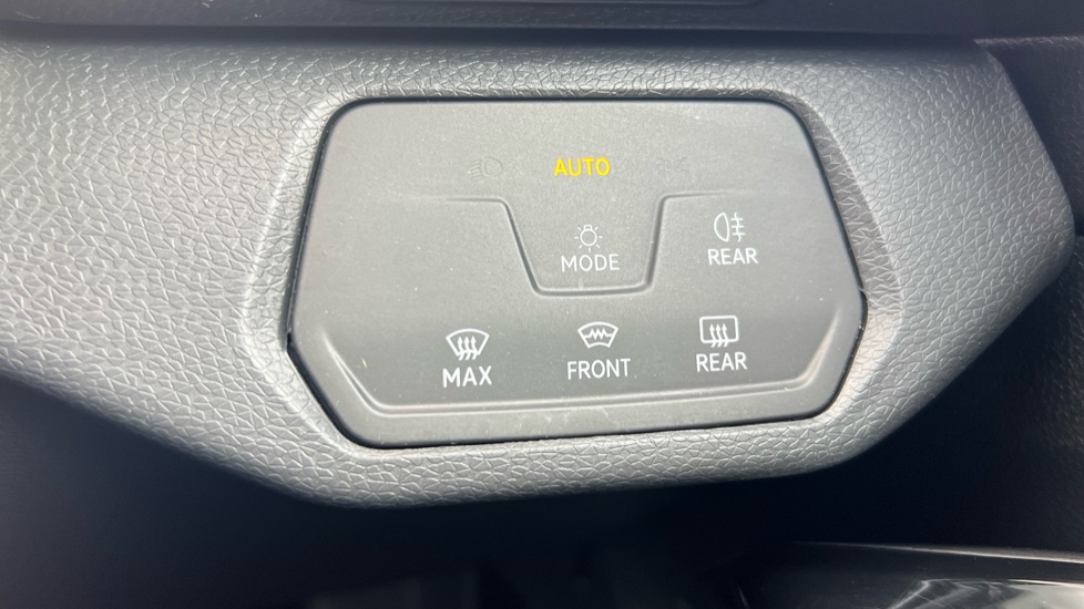 Volkswagen ID.4 125kW Life Pure Perform 52kWh 5dr Auto[110kW Ch] Electric Estate - Image 37