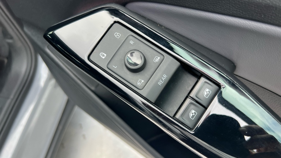 Volkswagen ID.4 125kW Life Pure Perform 52kWh 5dr Auto[110kW Ch] Electric Estate - Image 39