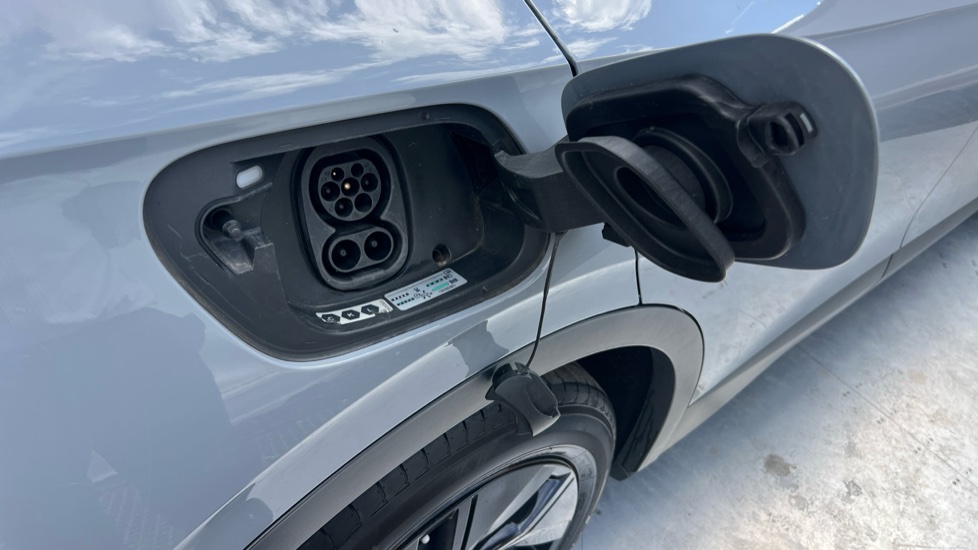 Volkswagen ID.4 125kW Life Pure Perform 52kWh 5dr Auto[110kW Ch] Electric Estate - Image 40