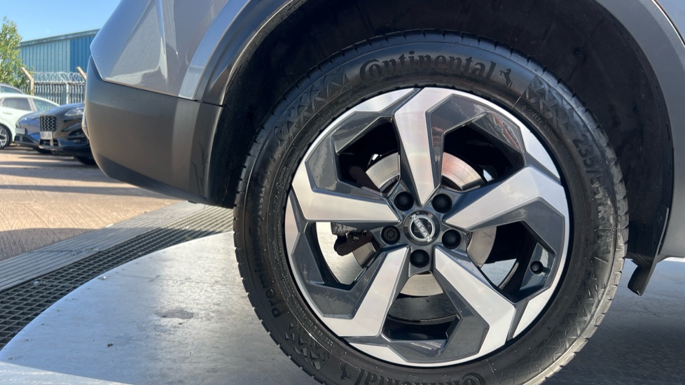 Nissan Qashqai 1.3 DiG-T MH N-Connecta 5dr Petrol Hatchback - Image 7