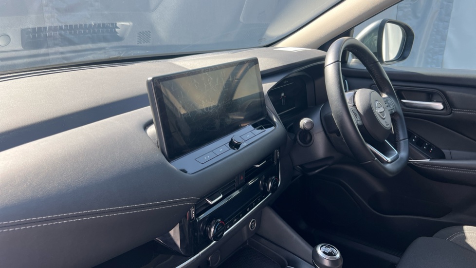 Nissan Qashqai 1.3 DiG-T MH N-Connecta 5dr Petrol Hatchback - Image 9