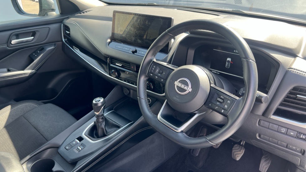 Nissan Qashqai 1.3 DiG-T MH N-Connecta 5dr Petrol Hatchback - Image 11
