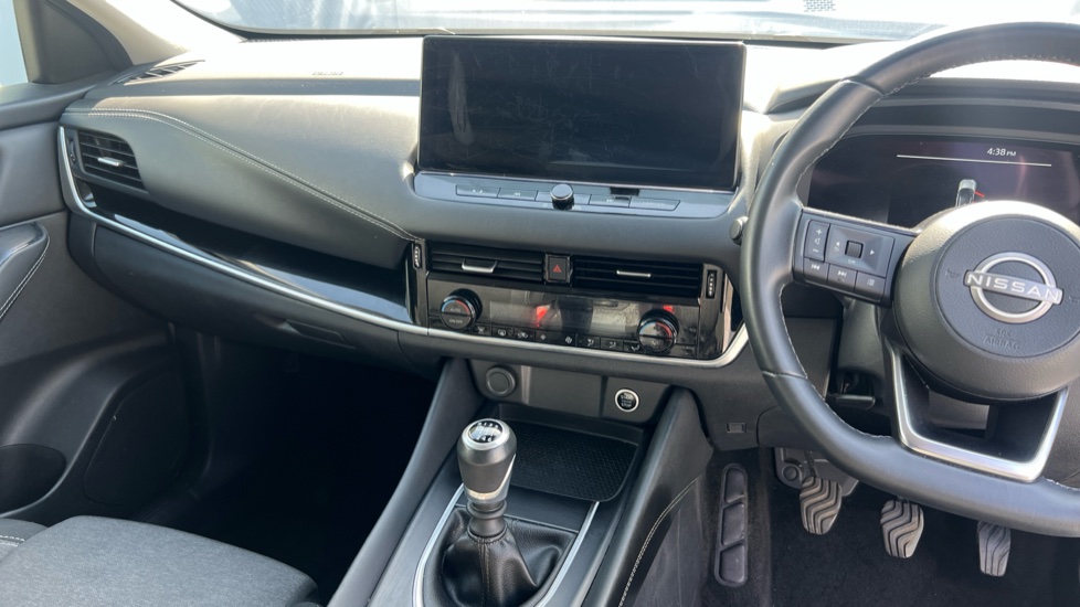 Nissan Qashqai 1.3 DiG-T MH N-Connecta 5dr Petrol Hatchback - Image 14