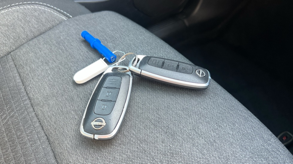 Nissan Qashqai 1.3 DiG-T MH N-Connecta 5dr Petrol Hatchback - Image 20