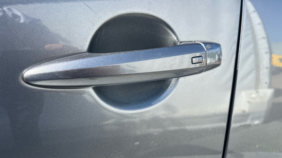 Nissan Qashqai 1.3 DiG-T MH N-Connecta 5dr Petrol Hatchback - Image 24