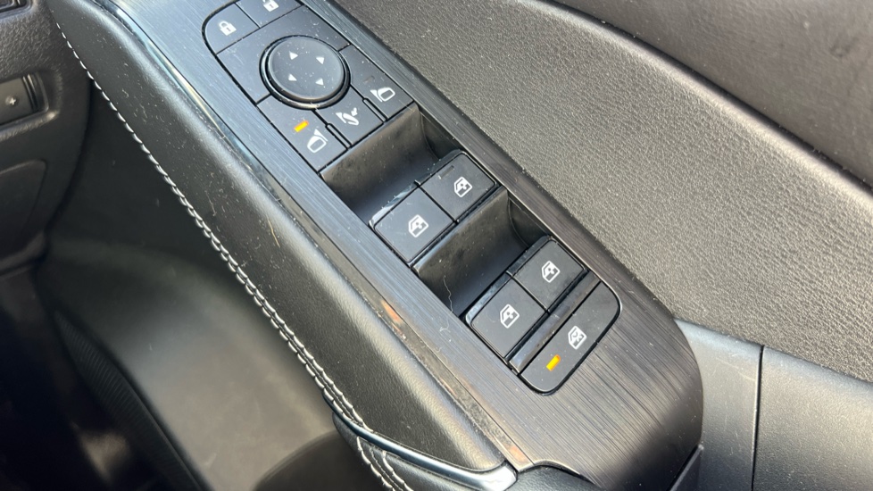 Nissan Qashqai 1.3 DiG-T MH N-Connecta 5dr Petrol Hatchback - Image 26