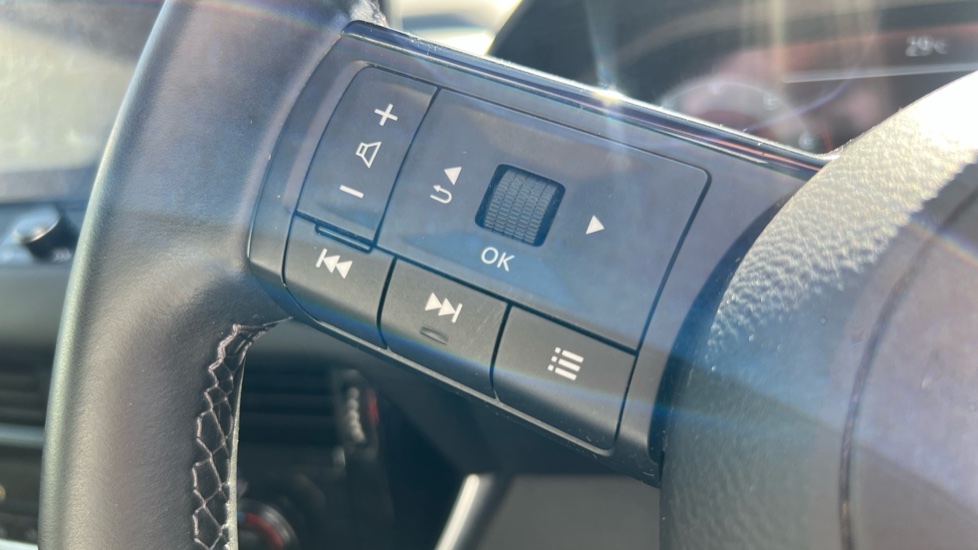 Nissan Qashqai 1.3 DiG-T MH N-Connecta 5dr Petrol Hatchback - Image 28