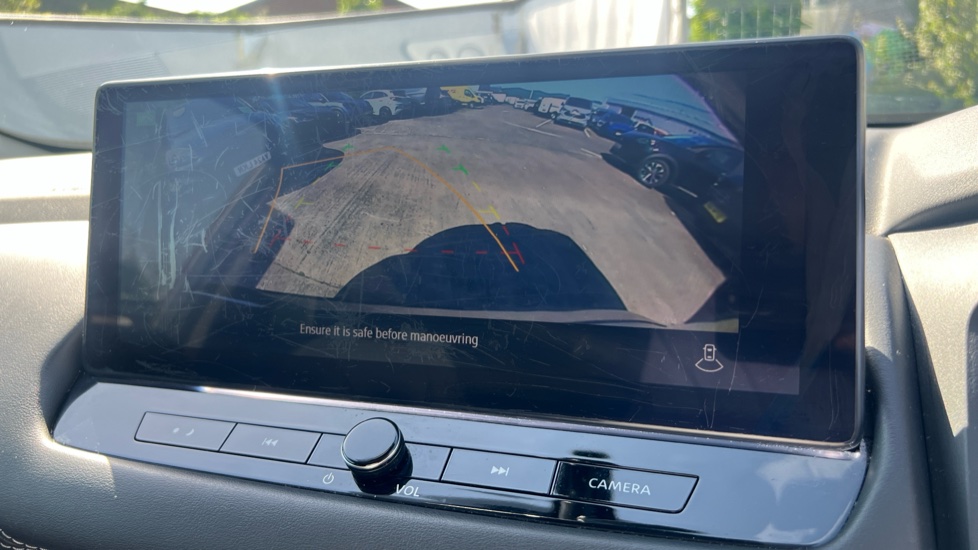 Nissan Qashqai 1.3 DiG-T MH N-Connecta 5dr Petrol Hatchback - Image 30
