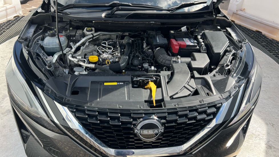 Nissan Qashqai 1.3 DiG-T MH 158 N-Connecta 5dr Xtronic Petrol Hatchback - Image 8