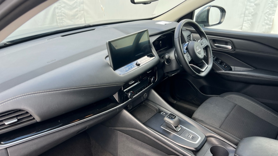 Nissan Qashqai 1.3 DiG-T MH 158 N-Connecta 5dr Xtronic Petrol Hatchback - Image 9