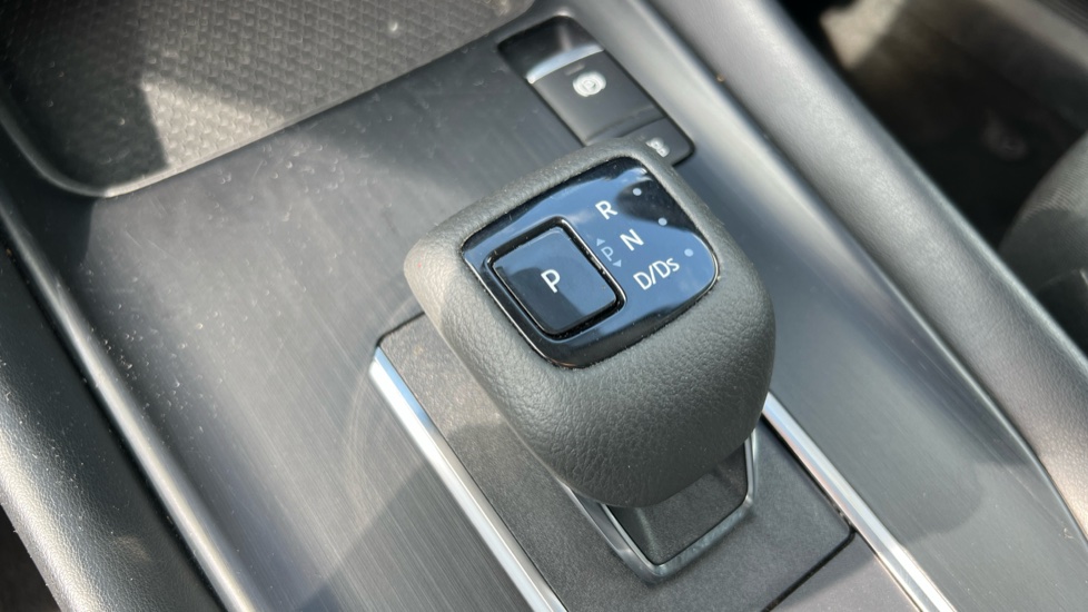 Nissan Qashqai 1.3 DiG-T MH 158 N-Connecta 5dr Xtronic Petrol Hatchback - Image 13