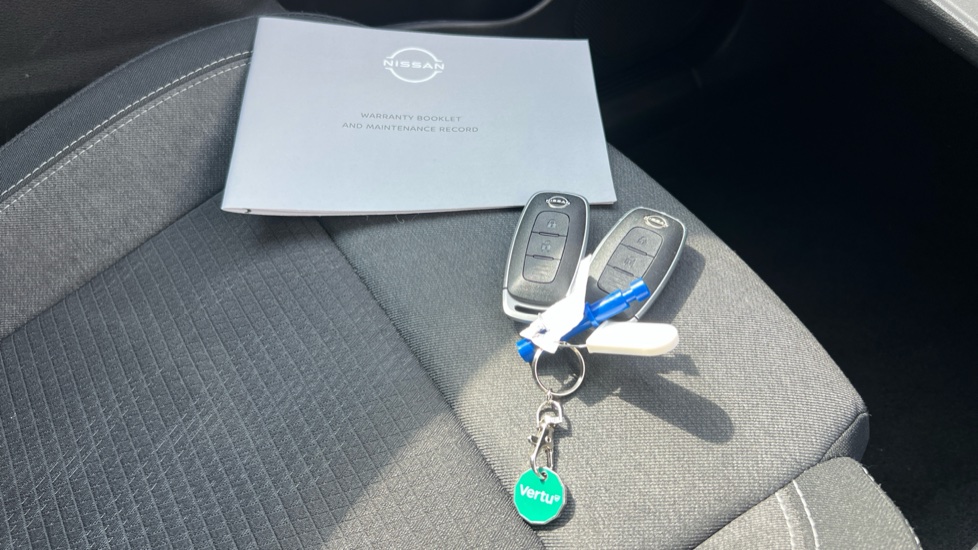Nissan Qashqai 1.3 DiG-T MH 158 N-Connecta 5dr Xtronic Petrol Hatchback - Image 19