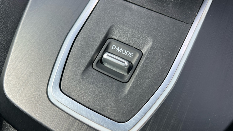 Nissan Qashqai 1.3 DiG-T MH 158 N-Connecta 5dr Xtronic Petrol Hatchback - Image 29