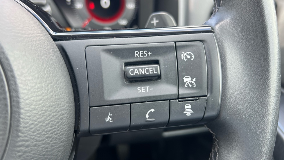 Nissan Qashqai 1.3 DiG-T MH 158 N-Connecta 5dr Xtronic Petrol Hatchback - Image 34